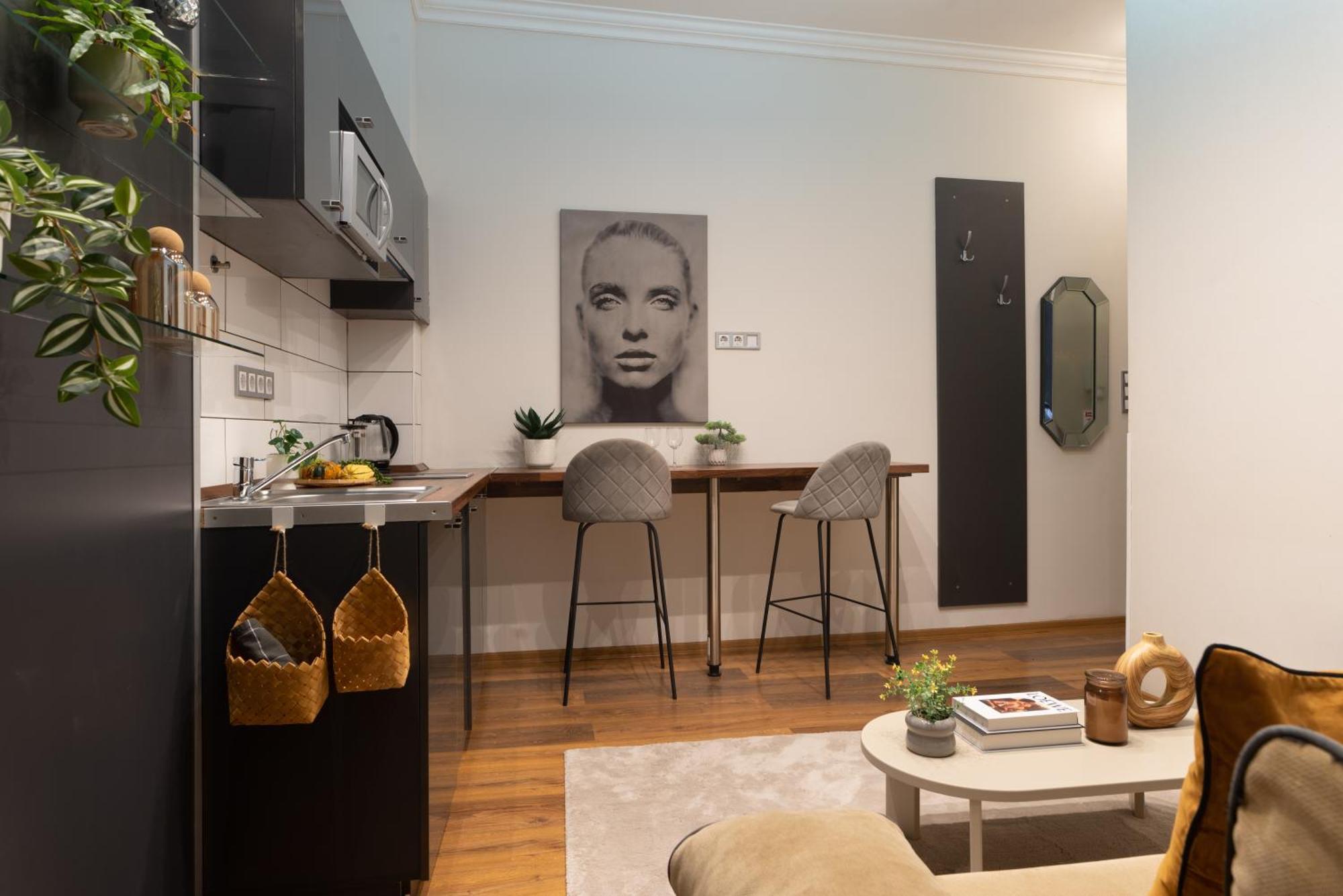 Chic Central 1Br Retreat Near New York Cafe With View Budapest Eksteriør bilde