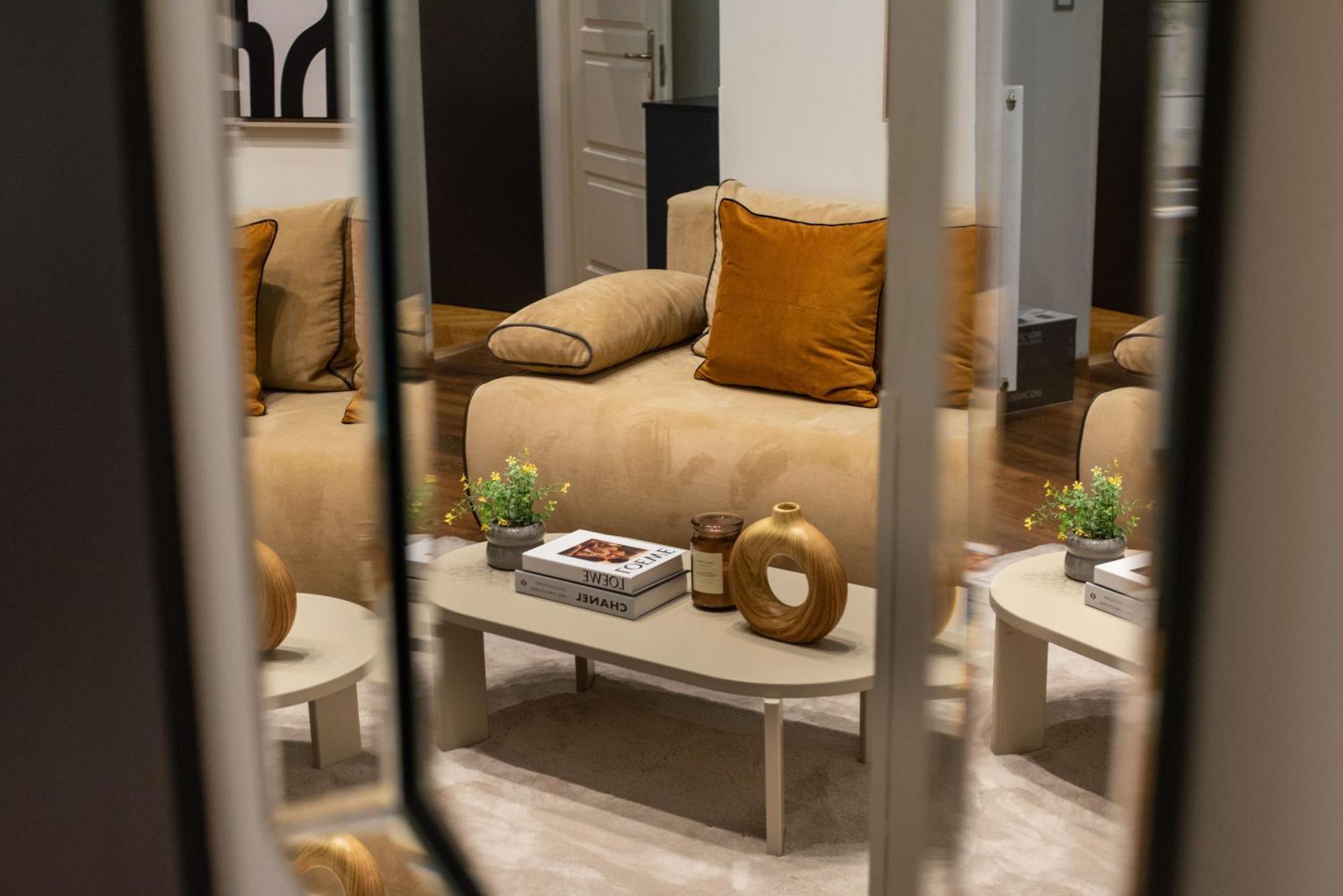 Chic Central 1Br Retreat Near New York Cafe With View Budapest Eksteriør bilde