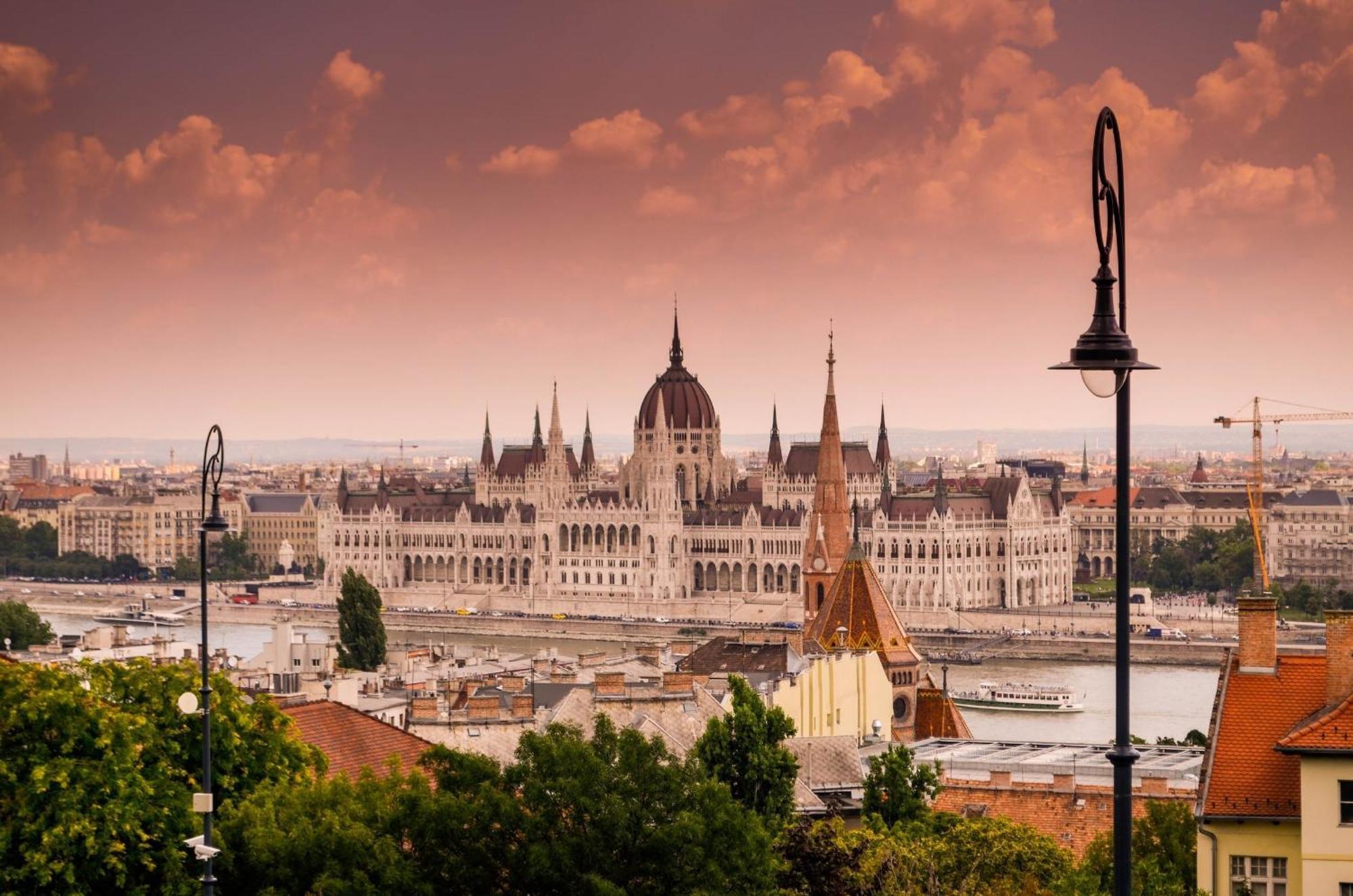 Chic Central 1Br Retreat Near New York Cafe With View Budapest Eksteriør bilde