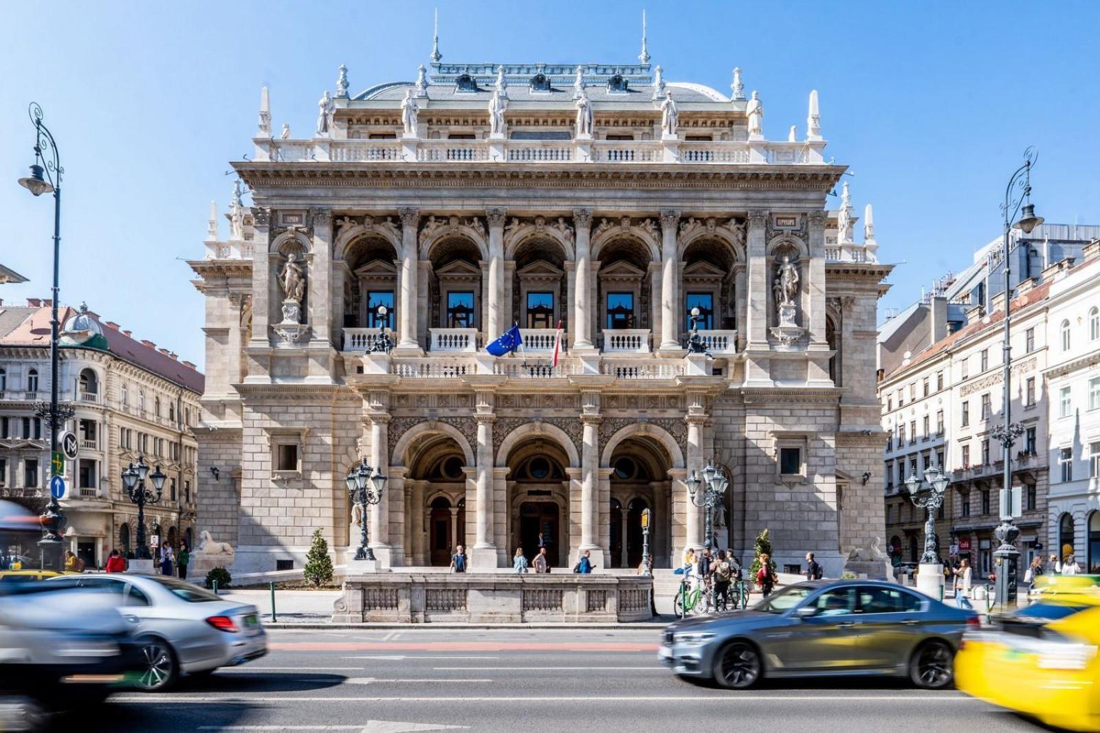 Chic Central 1Br Retreat Near New York Cafe With View Budapest Eksteriør bilde