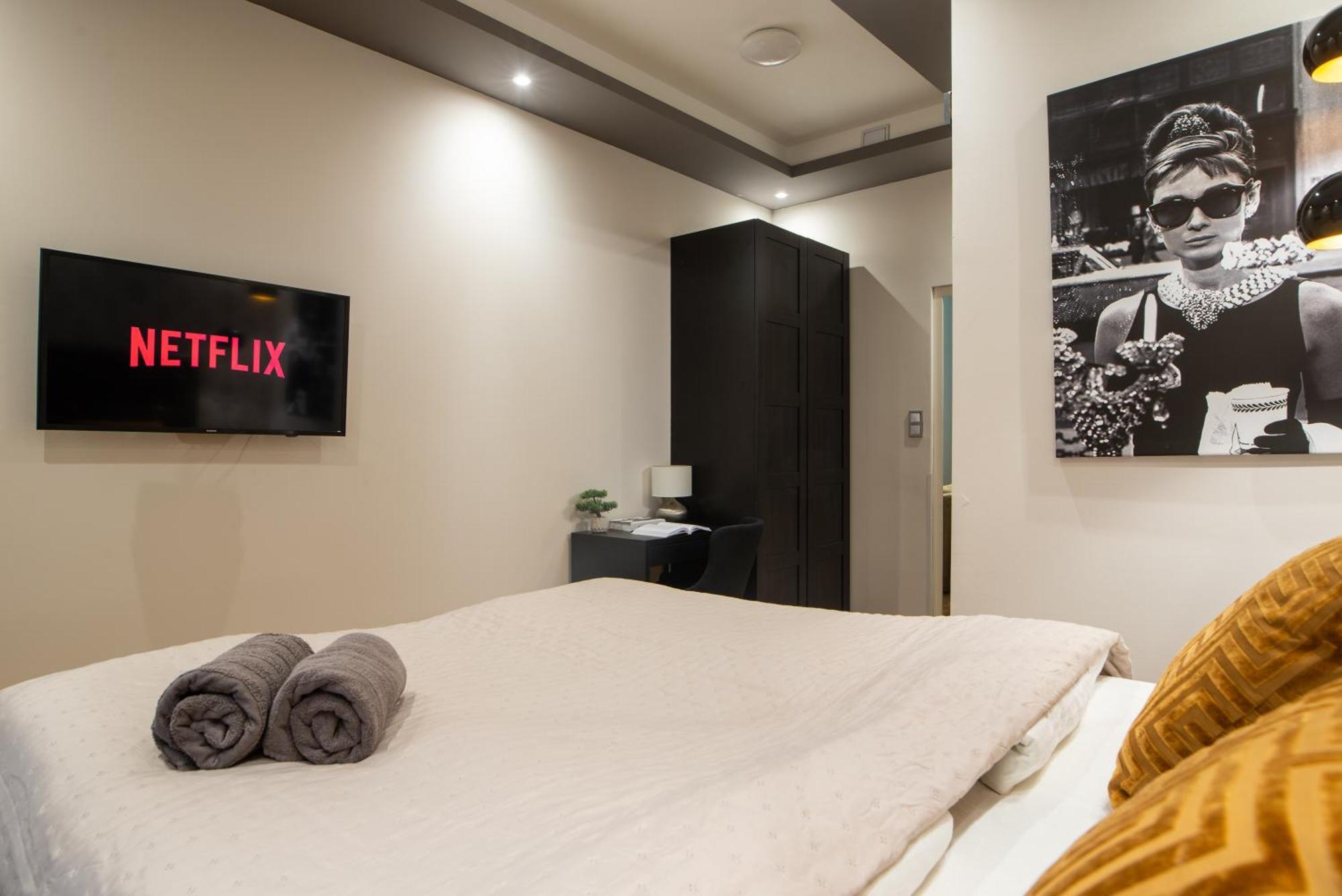 Chic Central 1Br Retreat Near New York Cafe With View Budapest Eksteriør bilde