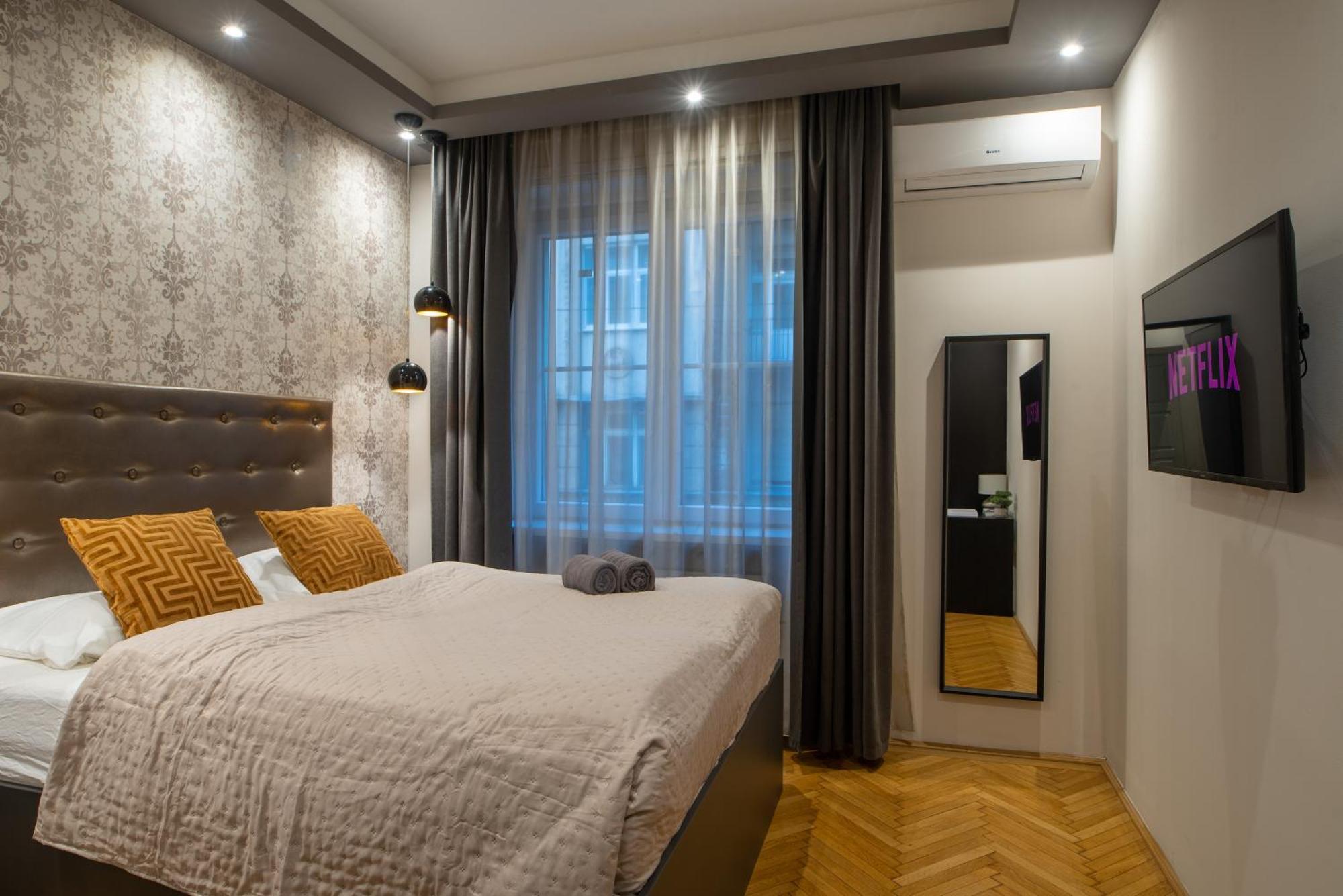 Chic Central 1Br Retreat Near New York Cafe With View Budapest Eksteriør bilde